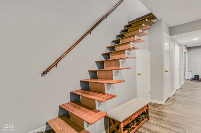 2090 Thriving Drive, Columbus, IN 47201