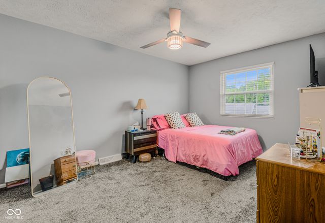 2090 Thriving Drive, Columbus, IN 47201