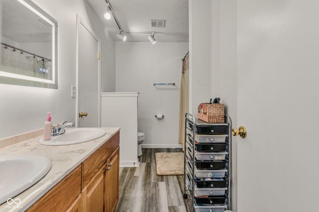 2090 Thriving Drive, Columbus, IN 47201