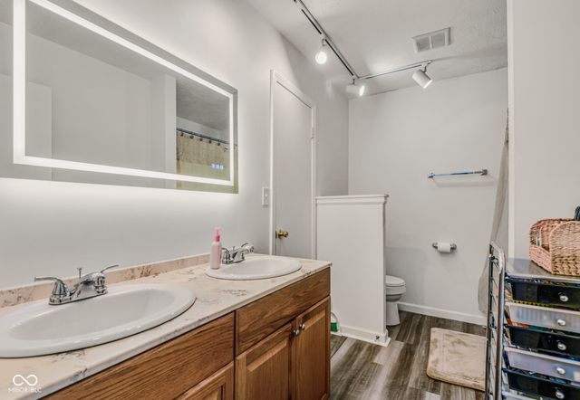 2090 Thriving Drive, Columbus, IN 47201