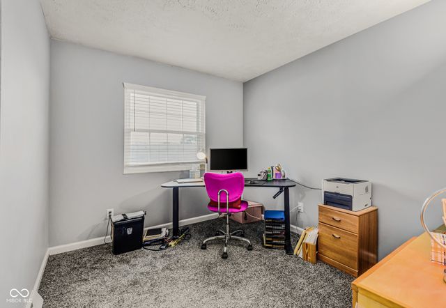 2090 Thriving Drive, Columbus, IN 47201