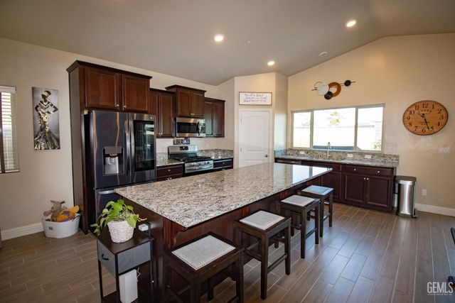 9512 Laurel Ridge Lane, Shafter, CA 93263