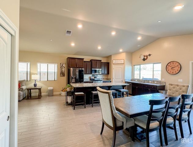 9512 Laurel Ridge Lane, Shafter, CA 93263