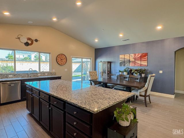 9512 Laurel Ridge Lane, Shafter, CA 93263