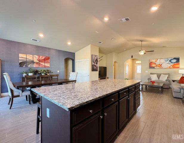 9512 Laurel Ridge Lane, Shafter, CA 93263