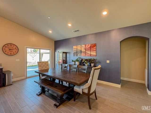 9512 Laurel Ridge Lane, Shafter, CA 93263