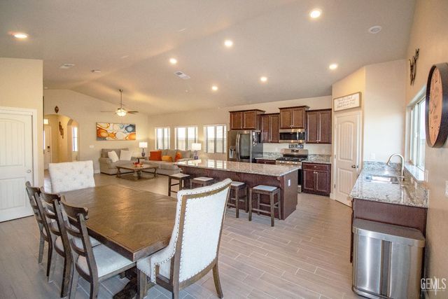 9512 Laurel Ridge Lane, Shafter, CA 93263