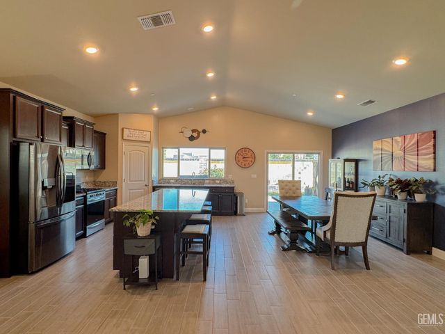 9512 Laurel Ridge Lane, Shafter, CA 93263