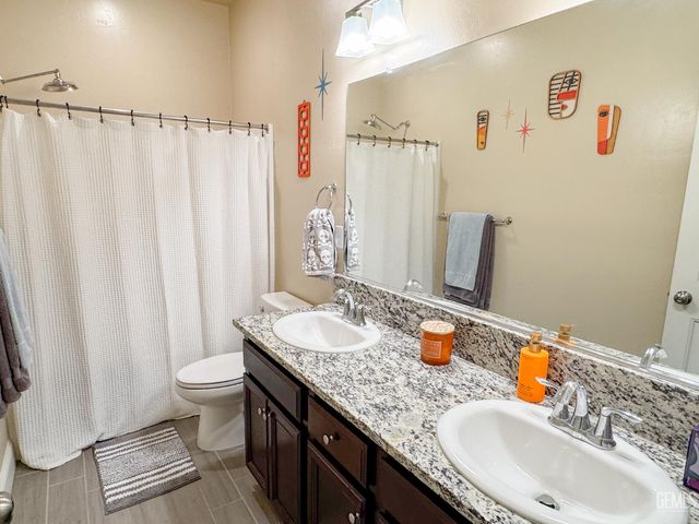 9512 Laurel Ridge Lane, Shafter, CA 93263