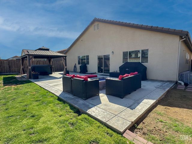 9512 Laurel Ridge Lane, Shafter, CA 93263