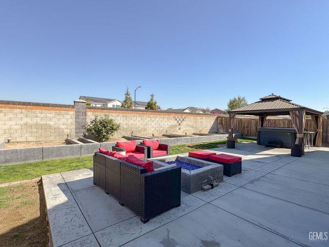 9512 Laurel Ridge Lane, Shafter, CA 93263