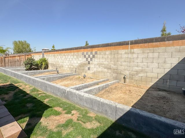 9512 Laurel Ridge Lane, Shafter, CA 93263