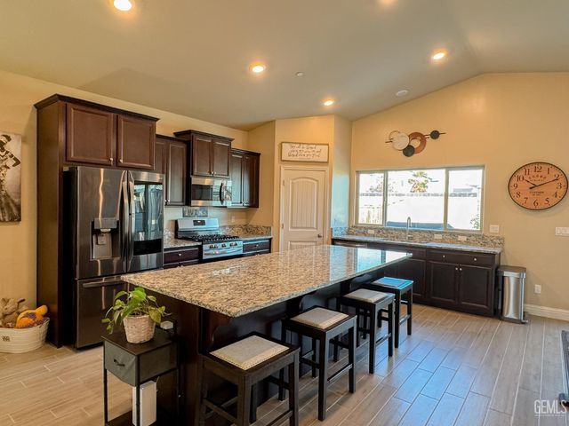 9512 Laurel Ridge Lane, Shafter, CA 93263