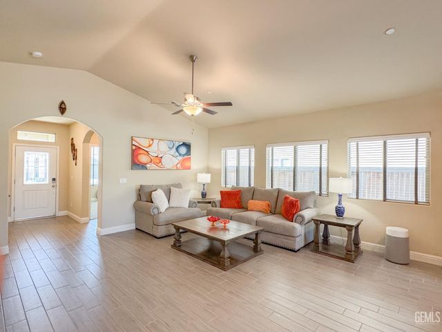 9512 Laurel Ridge Lane, Shafter, CA 93263