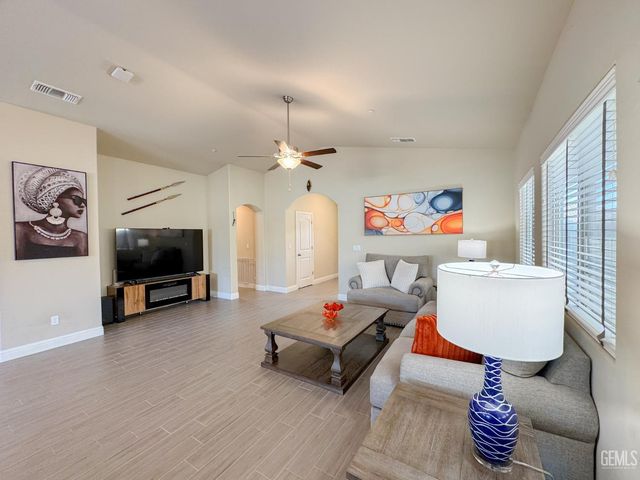 9512 Laurel Ridge Lane, Shafter, CA 93263