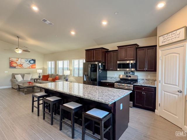 9512 Laurel Ridge Lane, Shafter, CA 93263