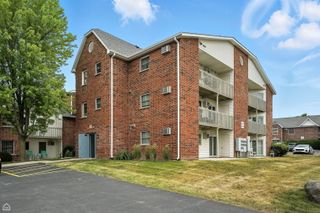 1363 Cunat Court 2G, Lake In The Hills, IL 60156