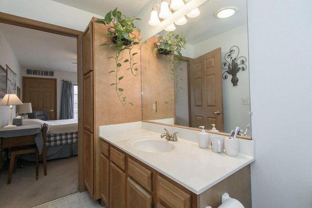 N114W16484 Crown COURT E, Germantown, WI 53022