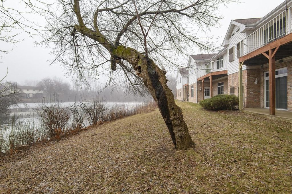 N114W16484 Crown COURT E, Germantown, WI 53022