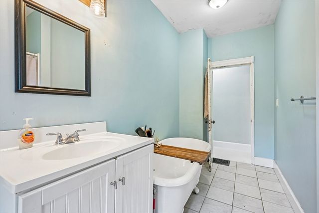 50 East St, Winchendon, MA 01475