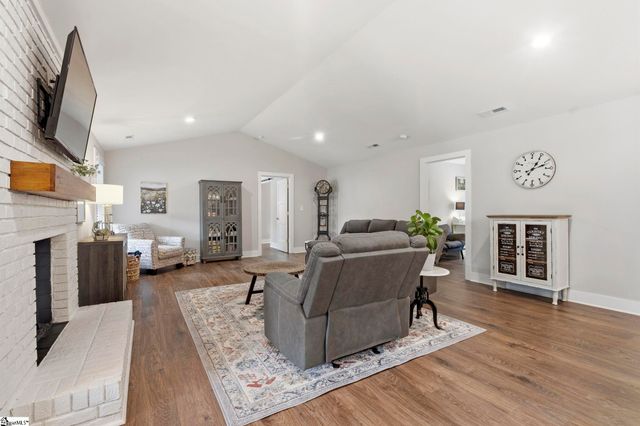 207 Oates Avenue, Easley, SC 29640