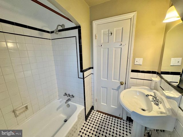 8815 READING RD, Silver Spring, MD 20901