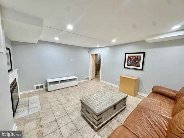 8815 READING RD, Silver Spring, MD 20901