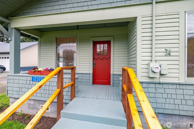 12372 Bartl Street, Clear Lake, WA 98235