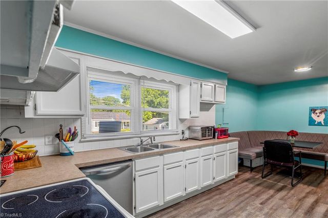 2401 Waverly Court, High Point, NC 27262