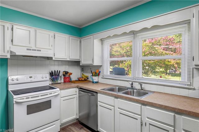 2401 Waverly Court, High Point, NC 27262