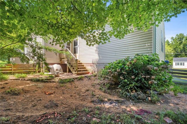 2401 Waverly Court, High Point, NC 27262
