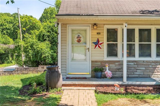 2401 Waverly Court, High Point, NC 27262