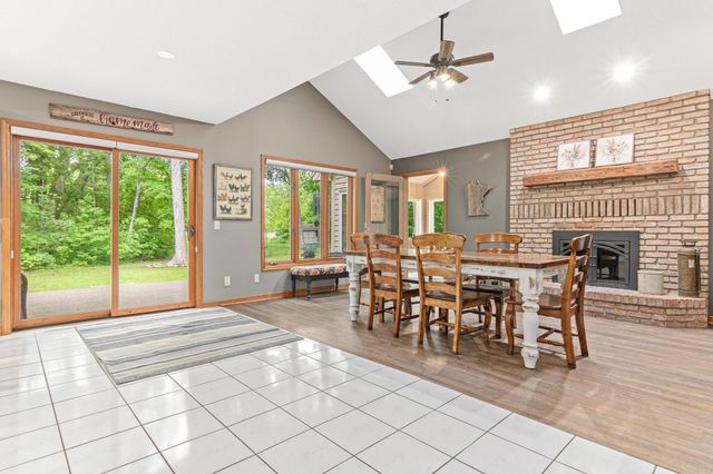 5540 Timber Trail, Maple Plain, MN 55359