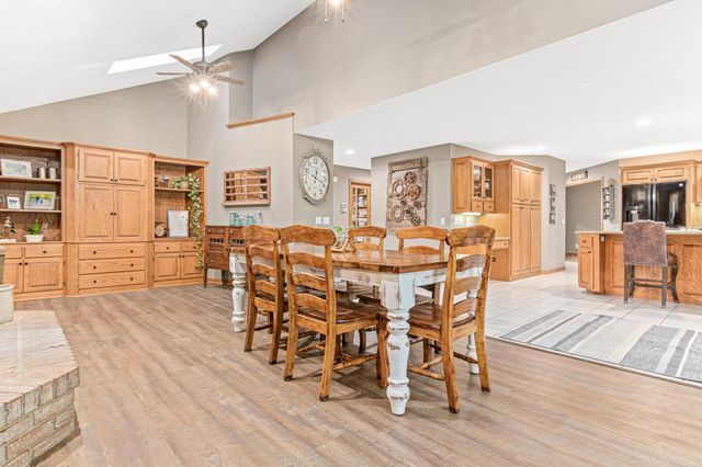 5540 Timber Trail, Maple Plain, MN 55359