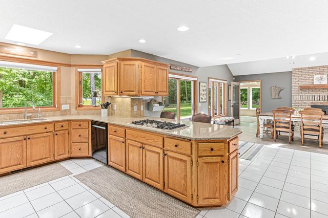 5540 Timber Trail, Maple Plain, MN 55359