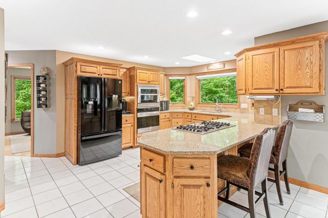 5540 Timber Trail, Maple Plain, MN 55359