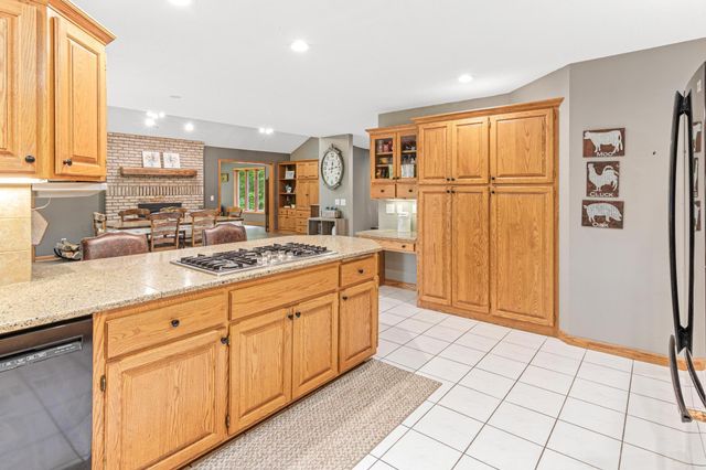 5540 Timber Trail, Maple Plain, MN 55359