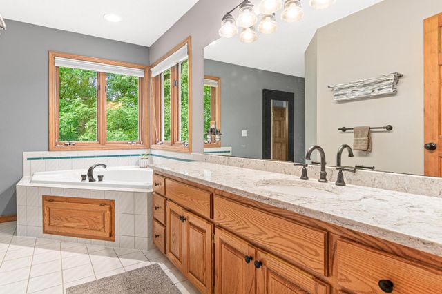 5540 Timber Trail, Maple Plain, MN 55359