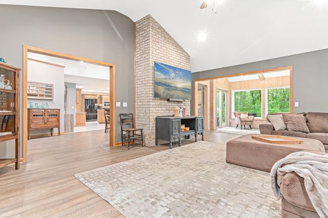 5540 Timber Trail, Maple Plain, MN 55359