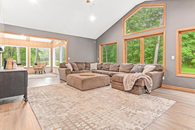 5540 Timber Trail, Maple Plain, MN 55359