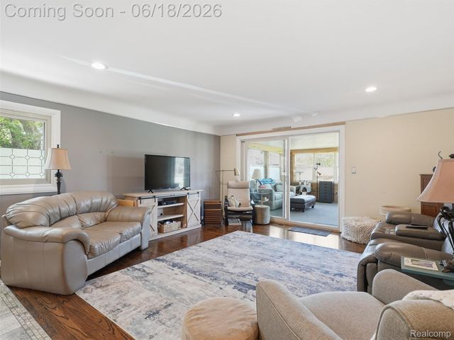 13211 Bloomfield Avenue, Warren, MI 48089