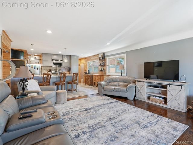 13211 Bloomfield Avenue, Warren, MI 48089