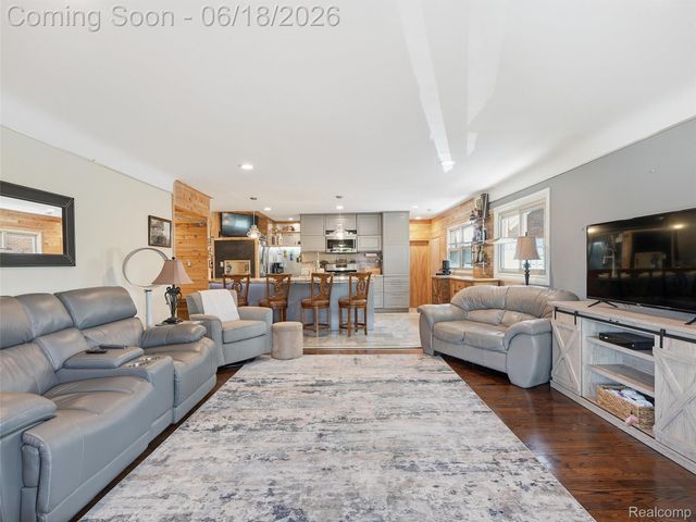 13211 Bloomfield Avenue, Warren, MI 48089
