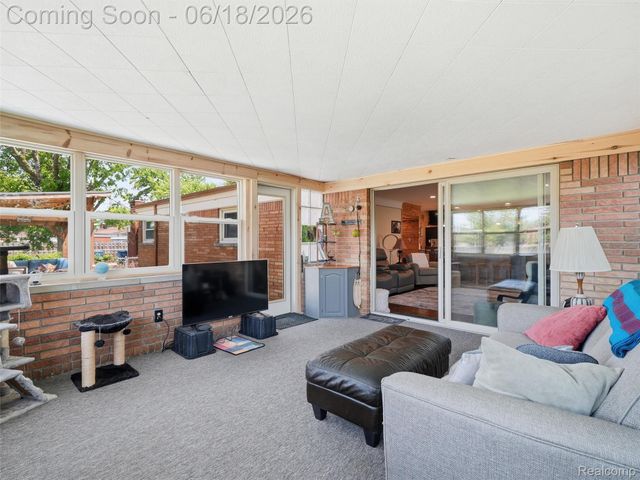 13211 Bloomfield Avenue, Warren, MI 48089
