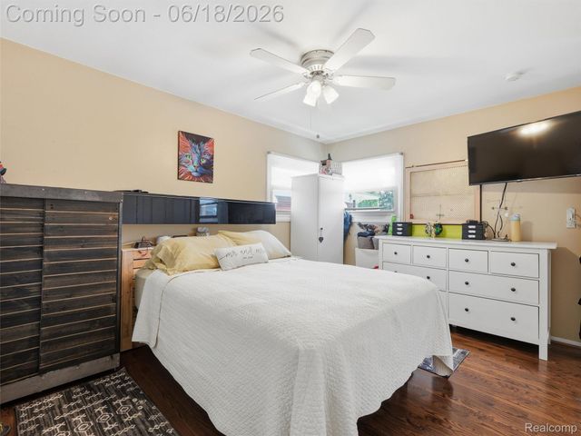 13211 Bloomfield Avenue, Warren, MI 48089