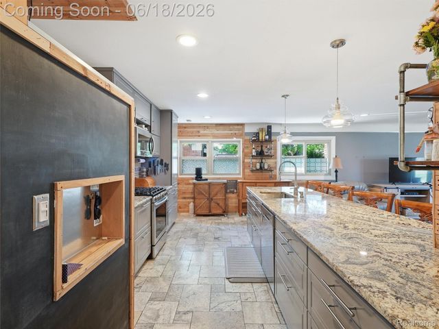 13211 Bloomfield Avenue, Warren, MI 48089