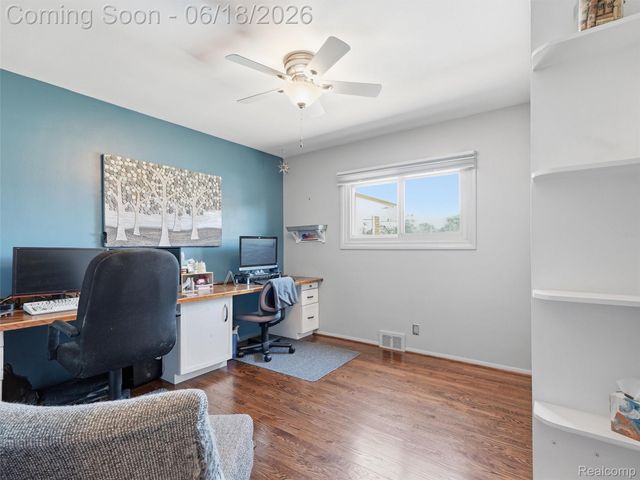 13211 Bloomfield Avenue, Warren, MI 48089