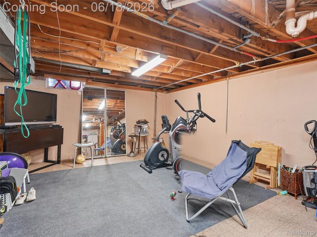 13211 Bloomfield Avenue, Warren, MI 48089