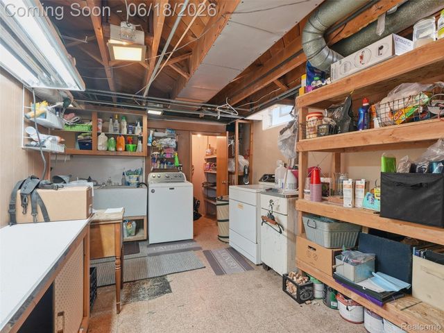 13211 Bloomfield Avenue, Warren, MI 48089