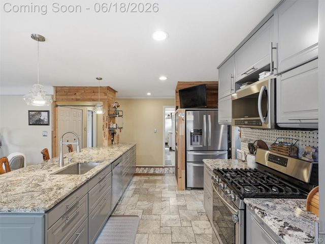 13211 Bloomfield Avenue, Warren, MI 48089